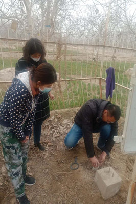 策勒縣開(kāi)展土壤水分站維護(hù)維修與通信傳輸設(shè)備專業(yè)修理工作